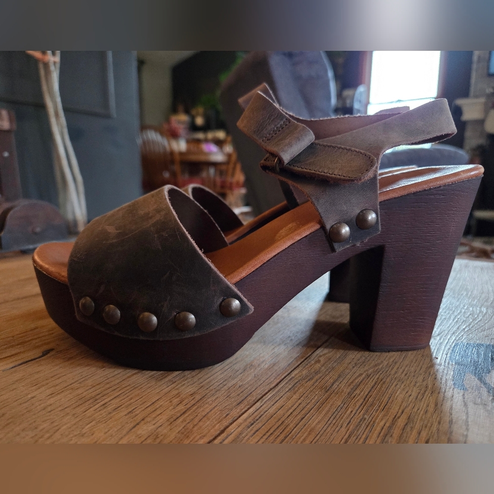 Brown Leather Platform Sandals